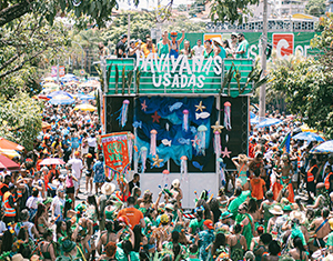 Bloco Havayanas Usadas marca presença no Agenda nesta terça (25)