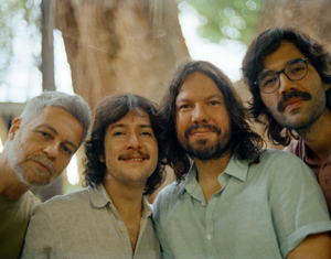 Teago Oliveira, da banda Maglore, fala sobre os 15 anos do grupo no Alto-Falante deste sábado (26)